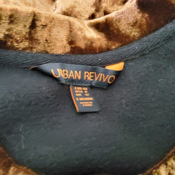 Urban Revivo Women's Velvet "Internet Famous" Pullover Sweatshirt Size 8 - Picture 4 of 4
